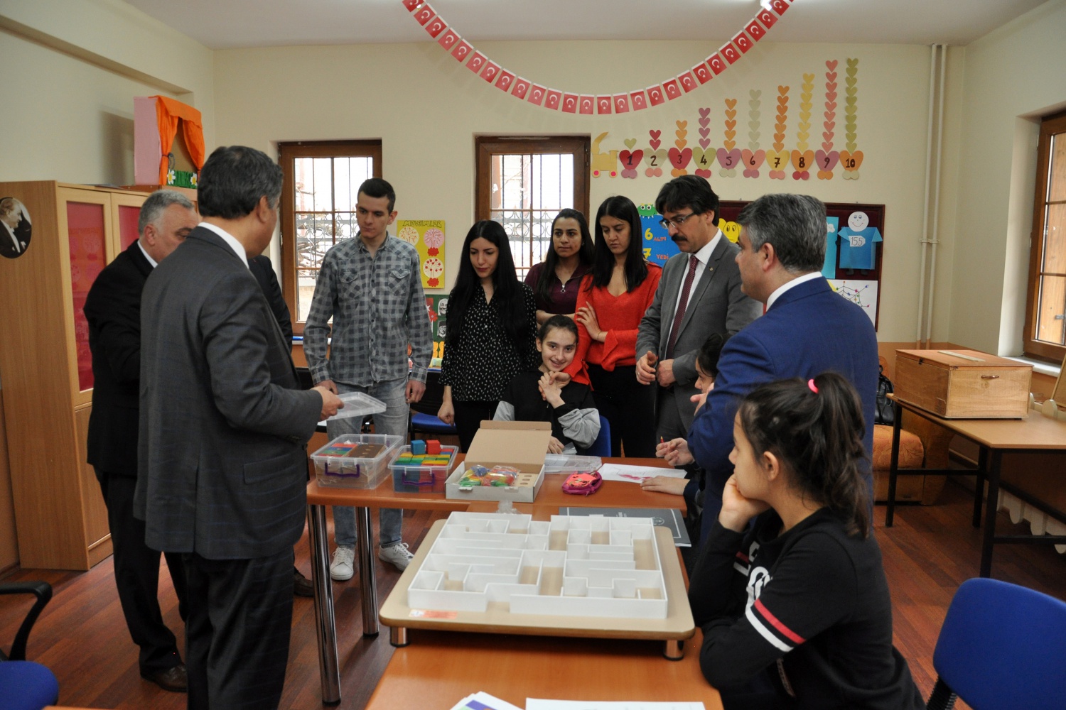 Özel çocukların özel materyalleri dağıtıldı 3