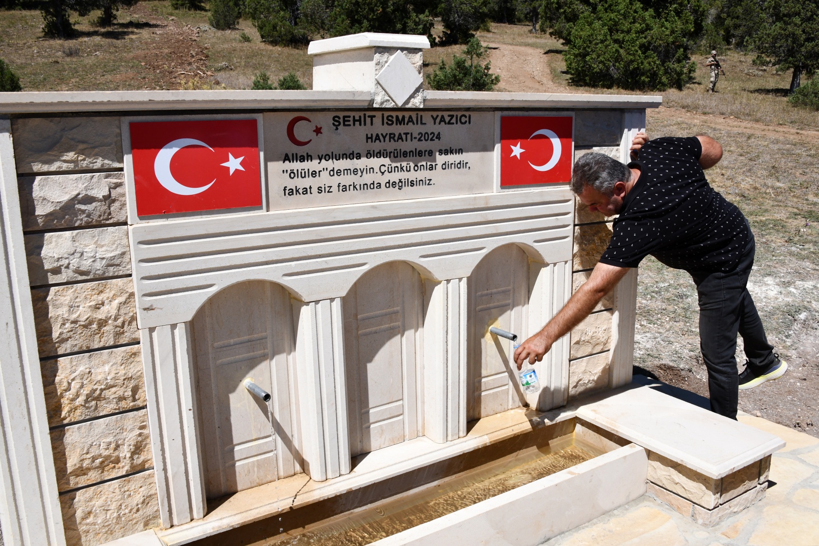 Vali Tanrısever Şehit İsmail Yazıcı'nın kabrini ziyaret etti 8