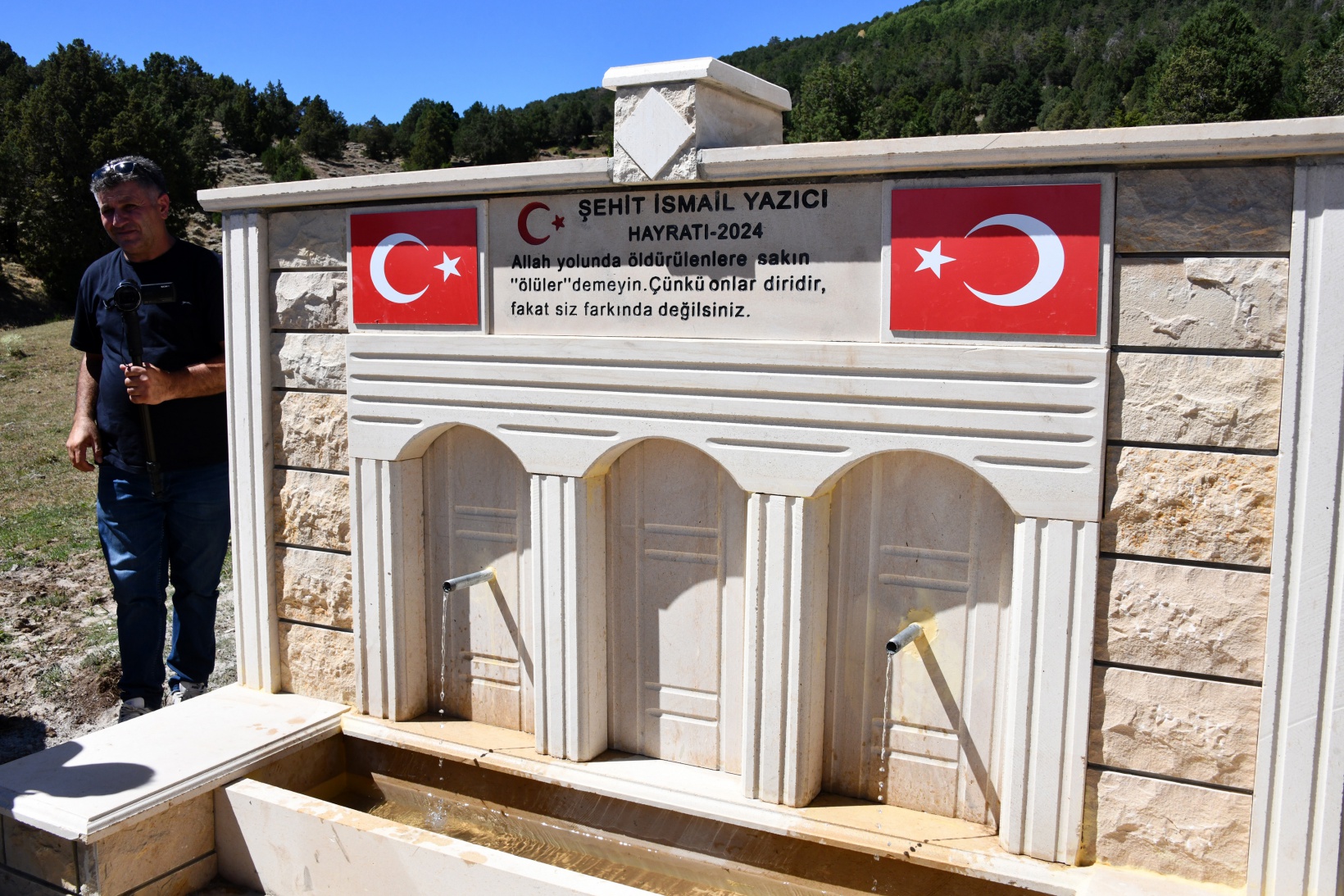 Vali Tanrısever Şehit İsmail Yazıcı'nın kabrini ziyaret etti 3