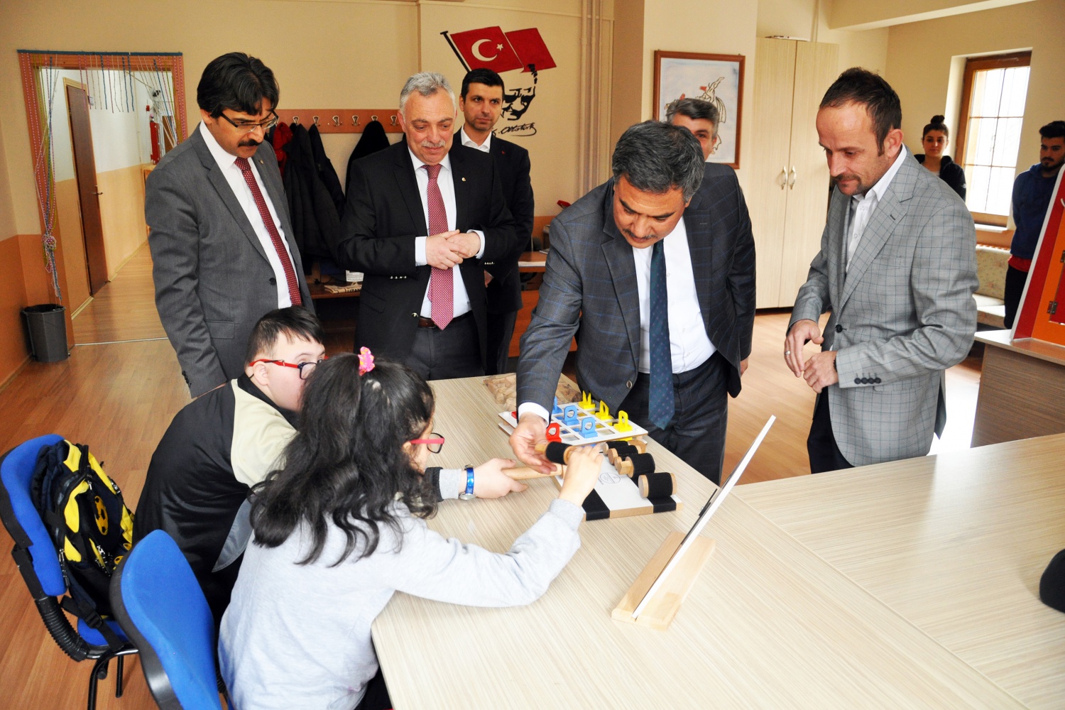 Özel çocukların özel materyalleri dağıtıldı 5