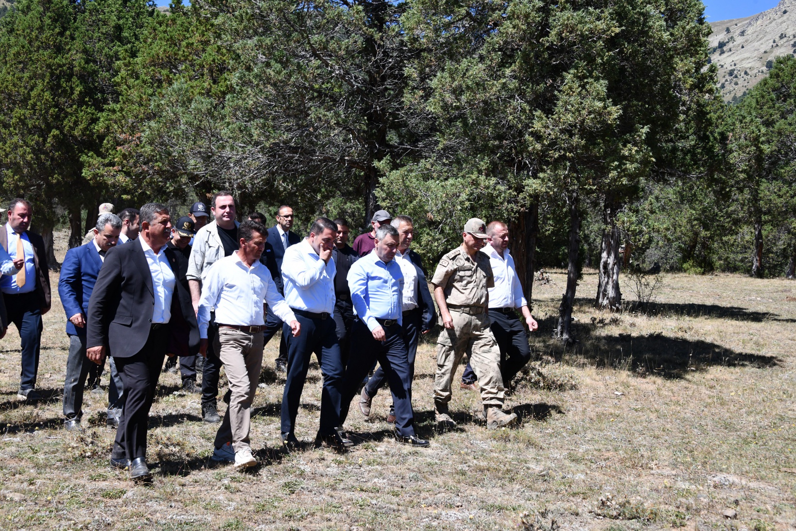 Vali Tanrısever Şehit İsmail Yazıcı'nın kabrini ziyaret etti 5
