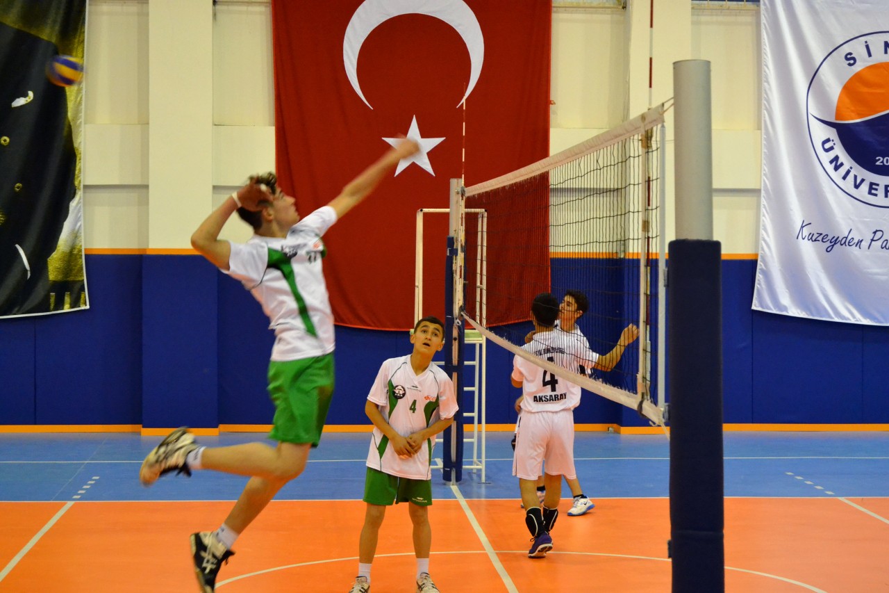 Voleybol’da bir efsane doğuyor: Torul Şehit Tamer Özdemir Anadolu Lisesi 3
