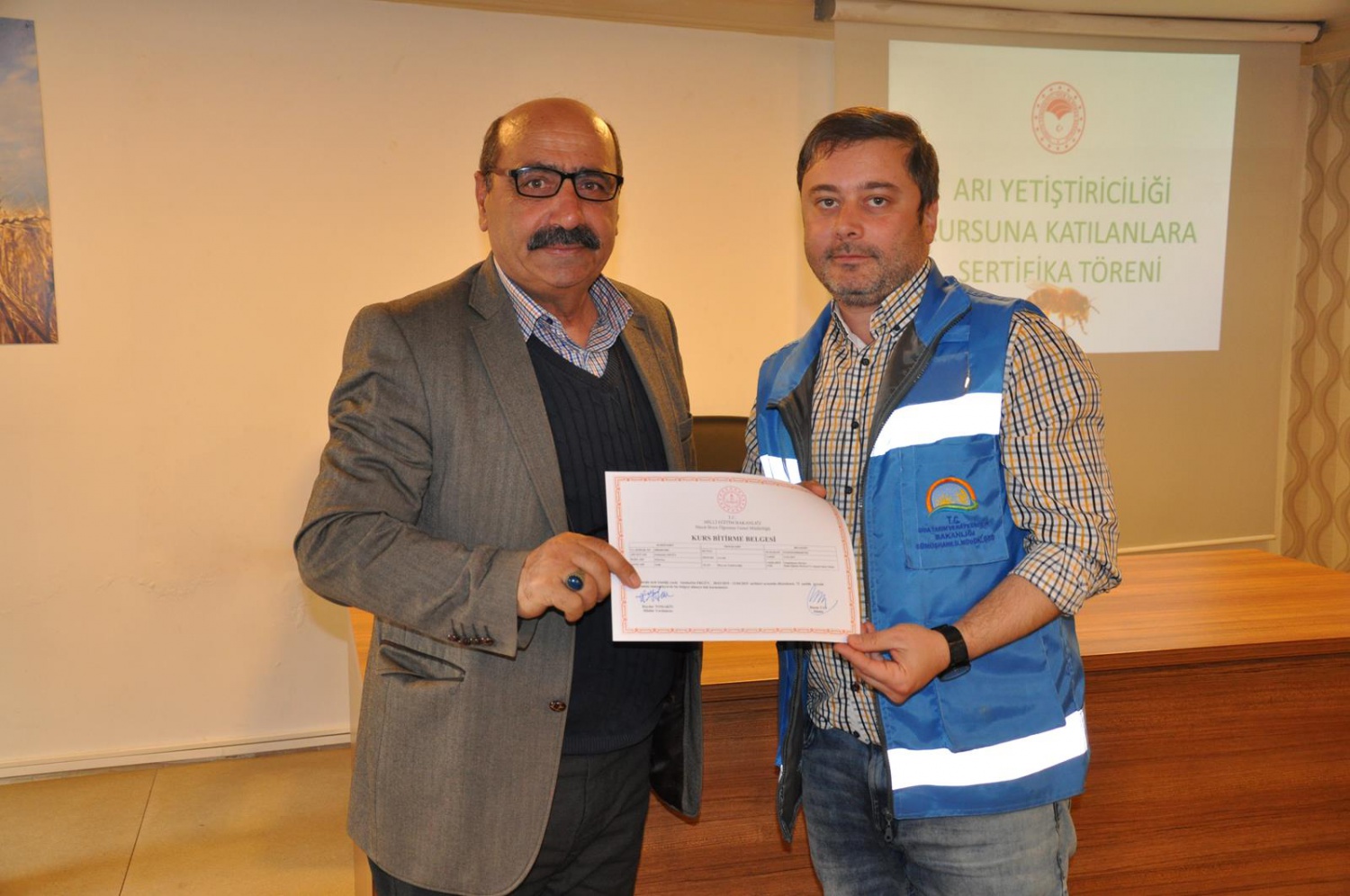 Arı yetiştiricileri sertifikalarını aldı 15