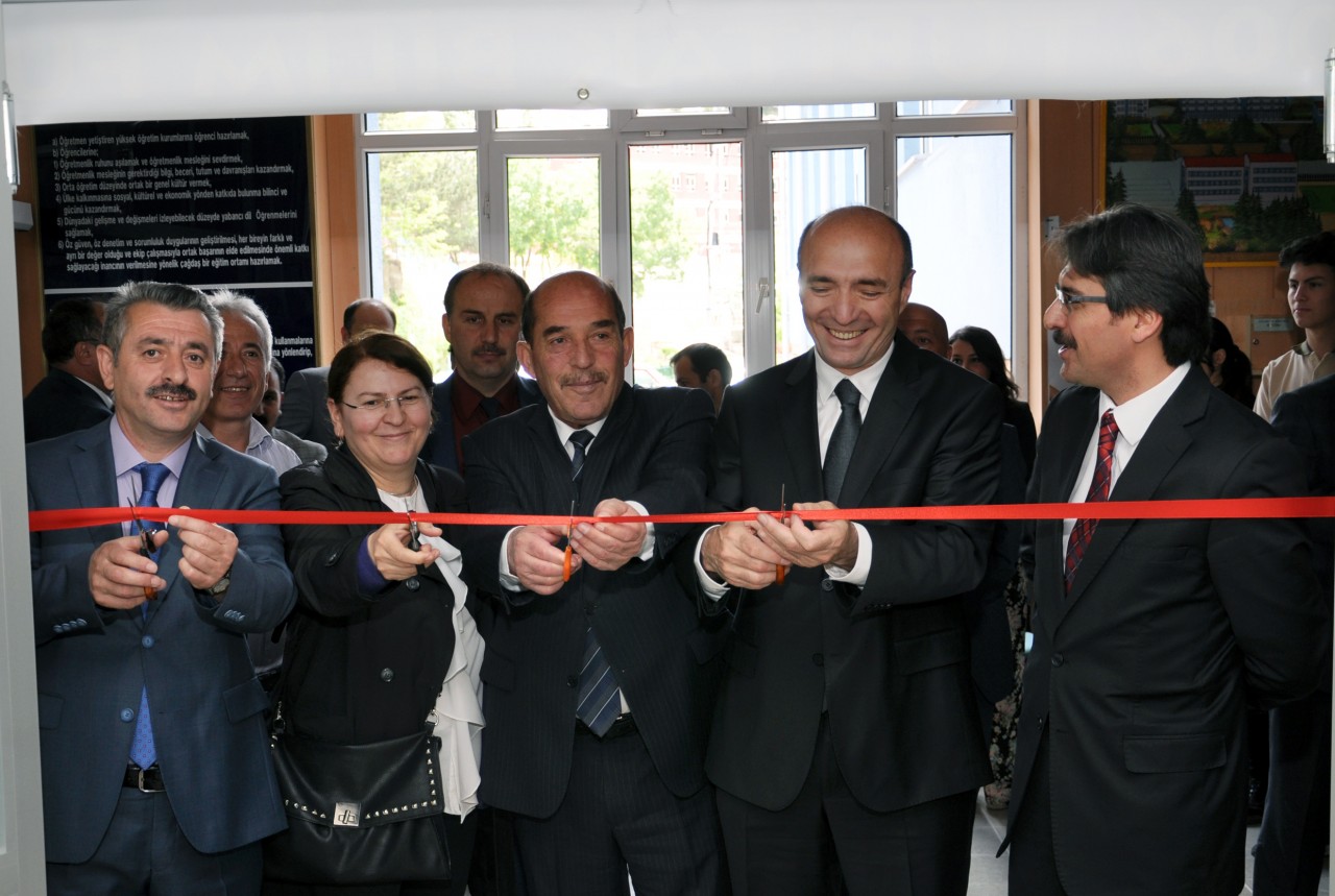 Sosyal Bilimler Lisesinde TÜBİTAK Bilim Fuarı Açıldı 1