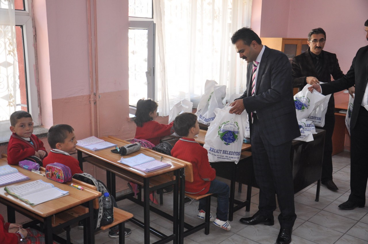 Kelkit Belediyesinden Öğrencilere Kırtasiye Seti Desteği 1