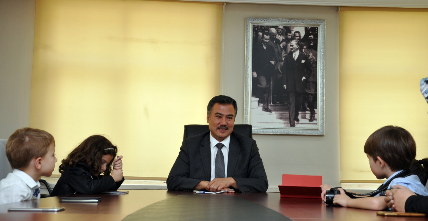 Minik Öğrenciler Milli Eğitim Müdürü Doğan'la röportaj yaptı 1