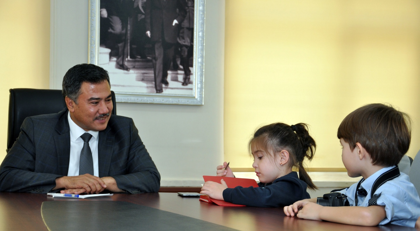Minik Öğrenciler Milli Eğitim Müdürü Doğan'la röportaj yaptı 3