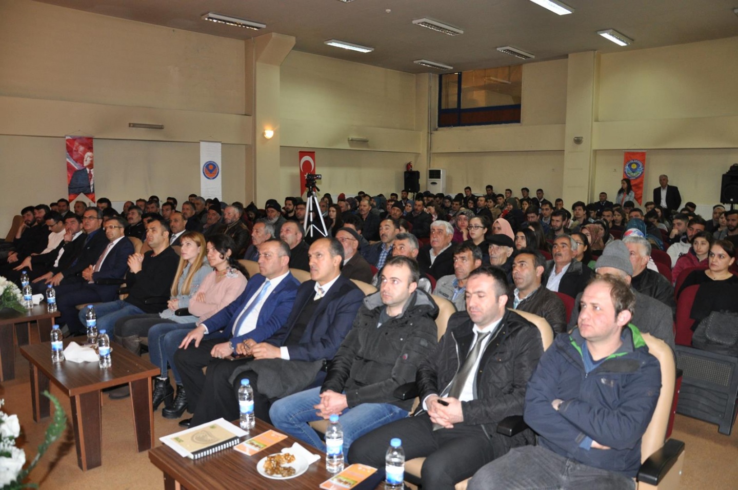 Üreticilere Buzağı Besleme ve Buzağı Kayıplarının önlenmesi eğitimi verildi 10