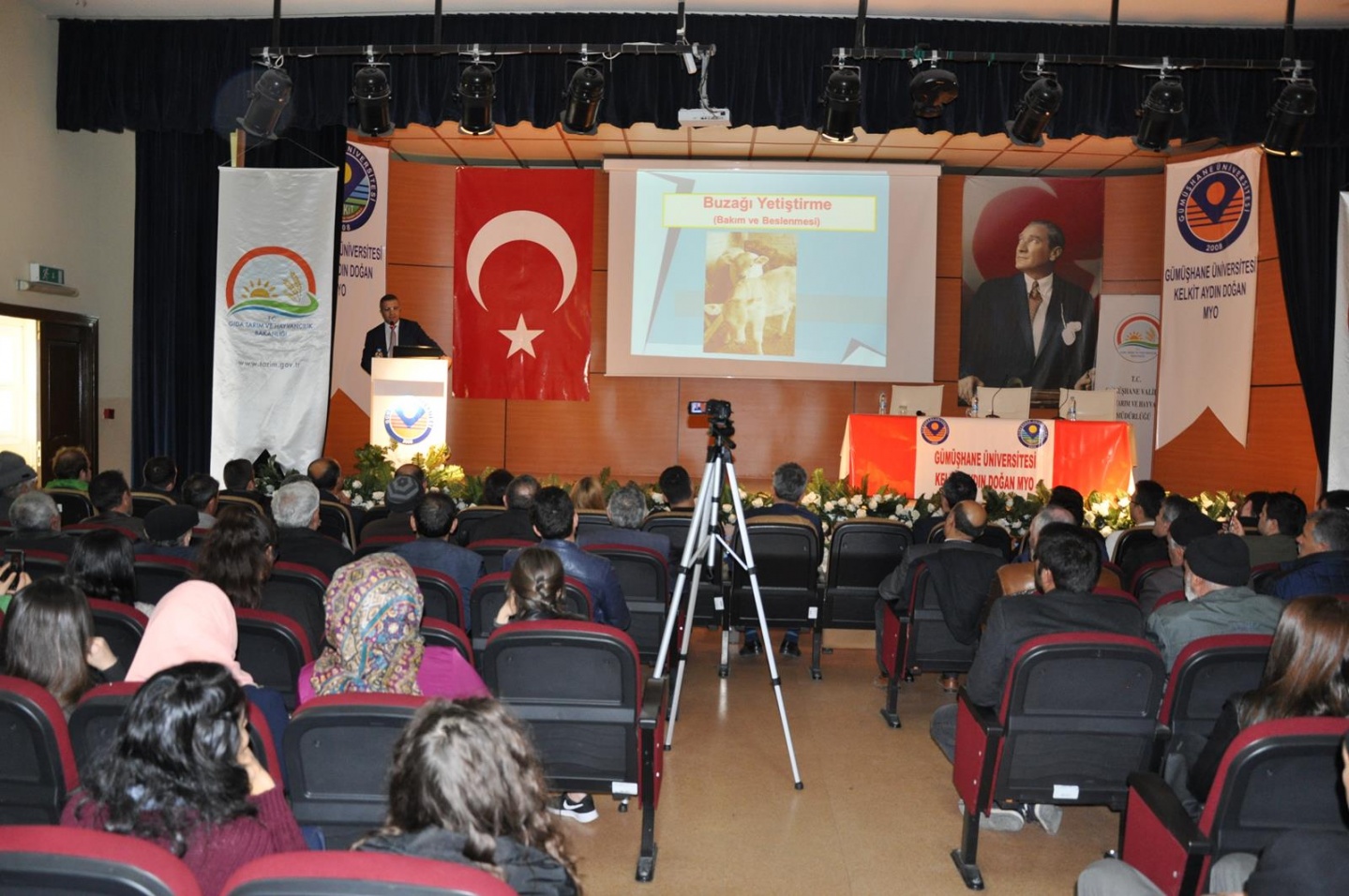 Üreticilere Buzağı Besleme ve Buzağı Kayıplarının önlenmesi eğitimi verildi 8