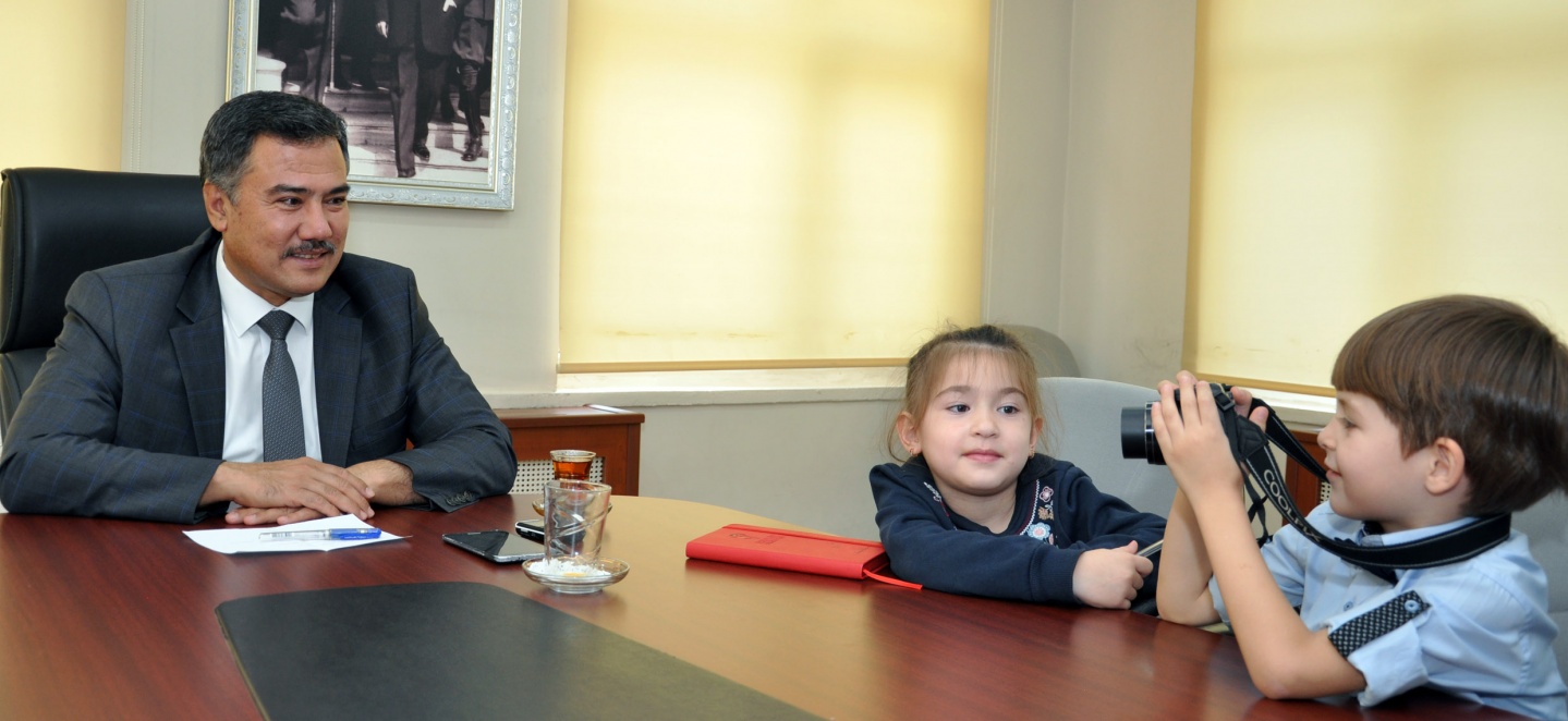 Minik Öğrenciler Milli Eğitim Müdürü Doğan'la röportaj yaptı 2