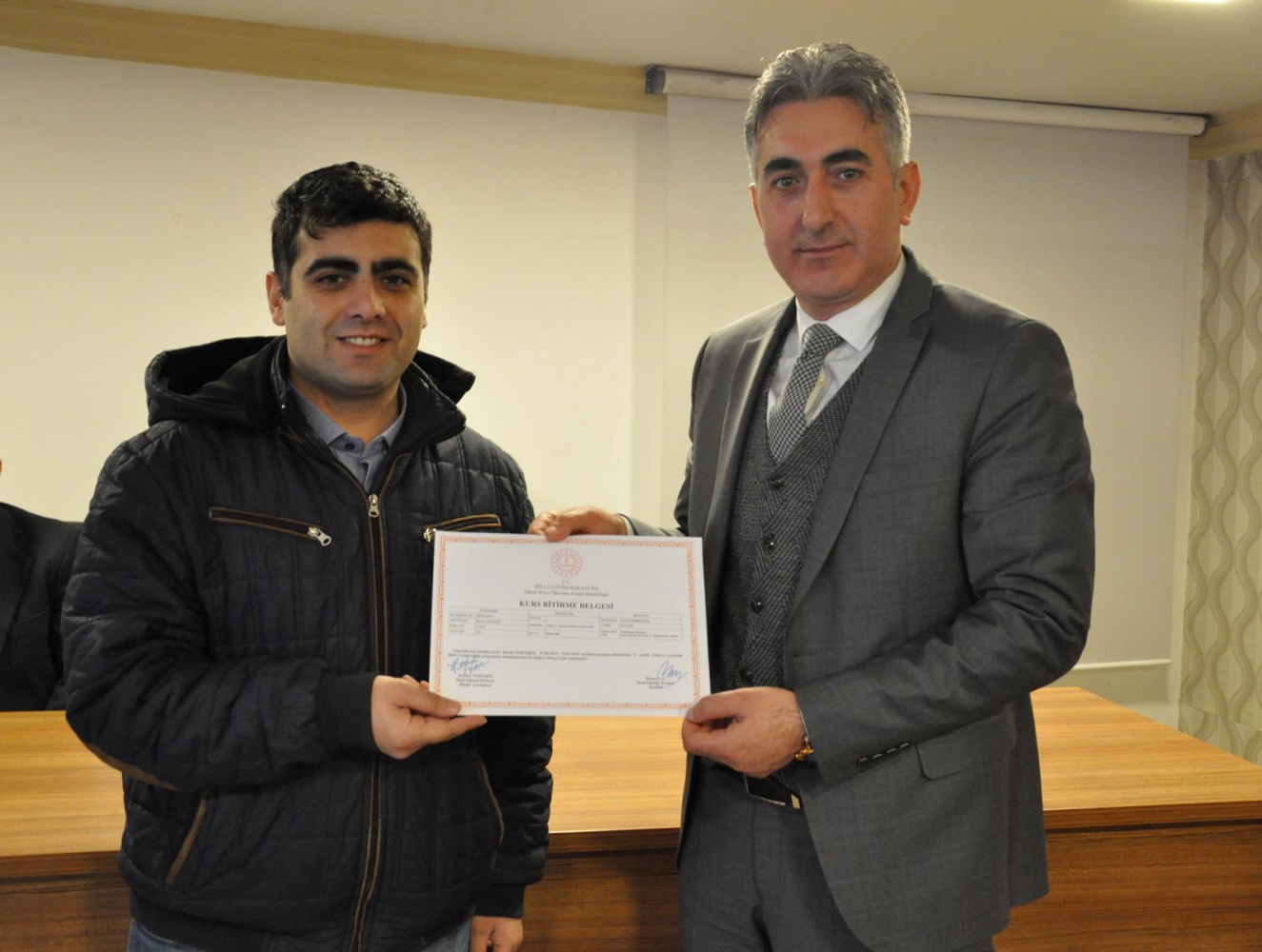 Gümüşhane’de Tıbbi ve Aromatik Bitki Yetiştiriciliği kursiyerleri sertifikalarını aldı 13