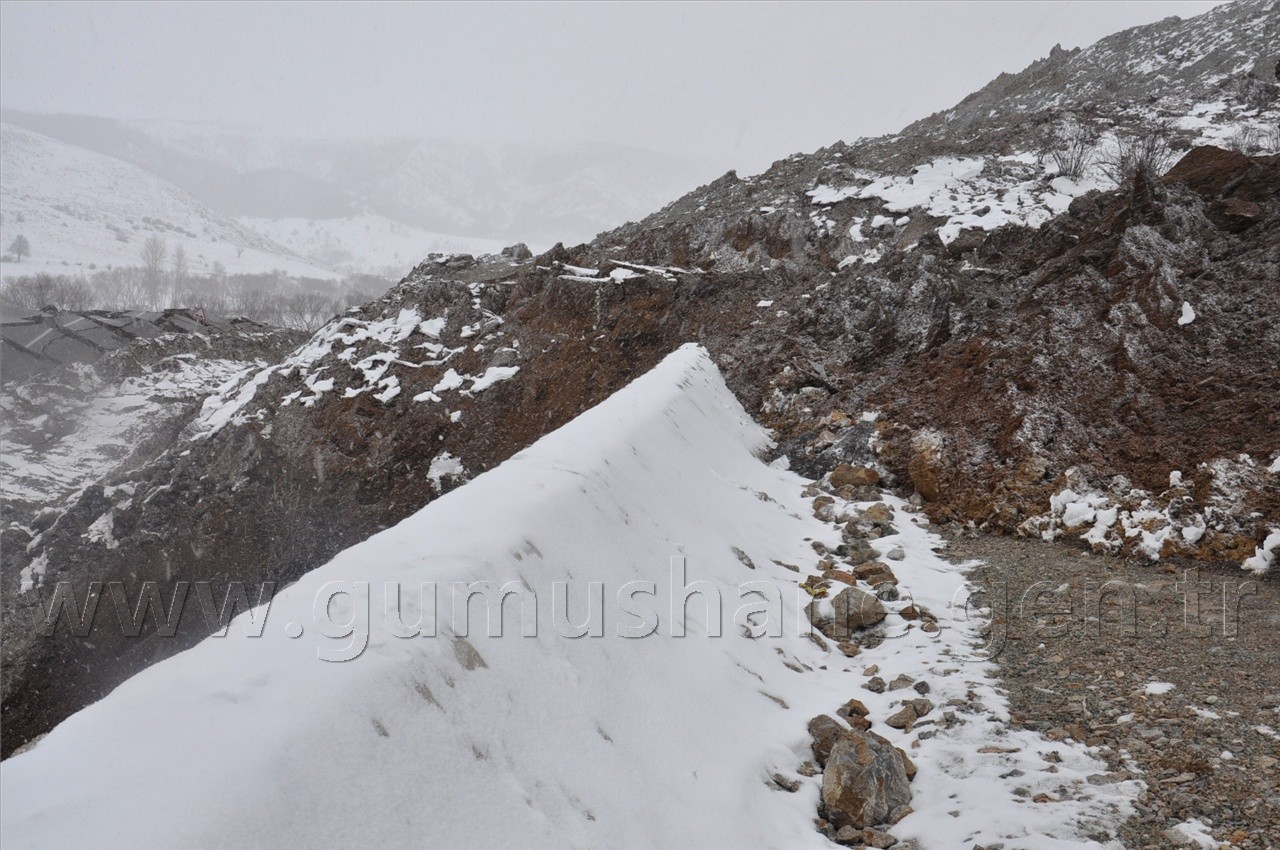 Gümüşhane-Erzincan Karayolundaki Heyelan 3