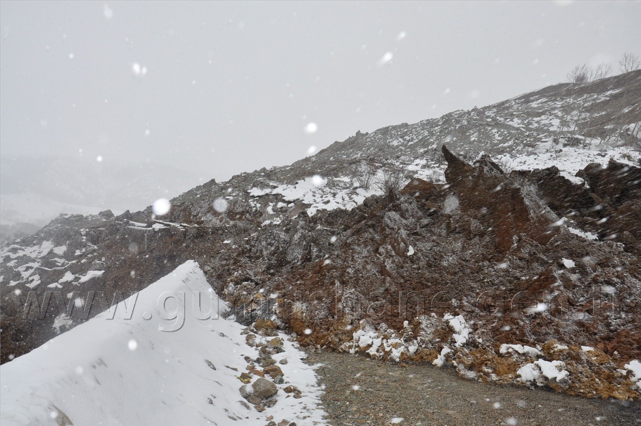 Gümüşhane-Erzincan Karayolundaki Heyelan 4