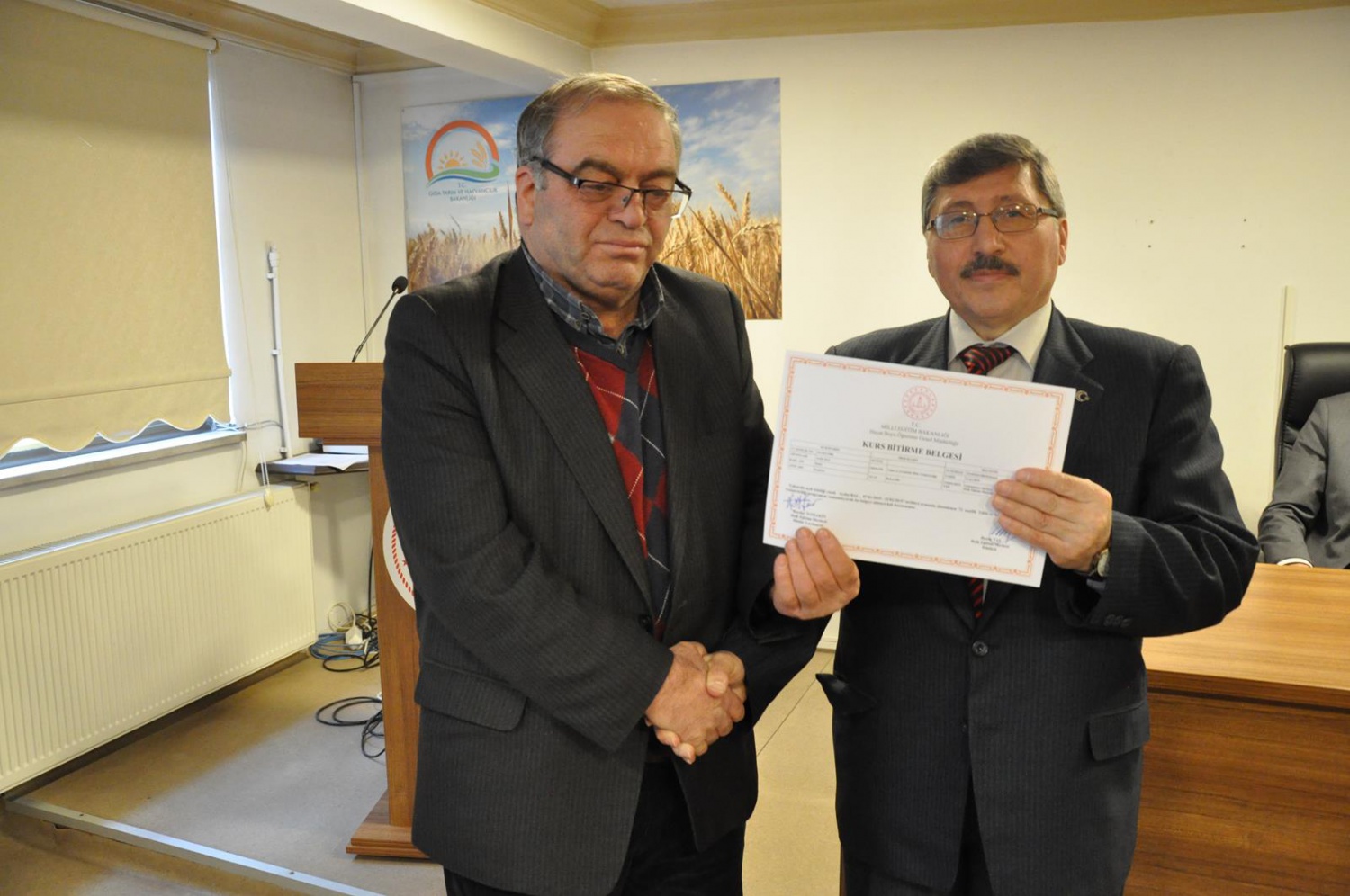 Gümüşhane’de Tıbbi ve Aromatik Bitki Yetiştiriciliği kursiyerleri sertifikalarını aldı 7