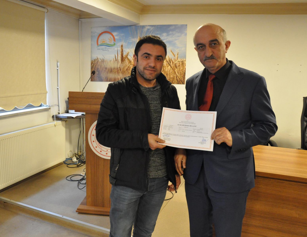 Gümüşhane’de Tıbbi ve Aromatik Bitki Yetiştiriciliği kursiyerleri sertifikalarını aldı 10