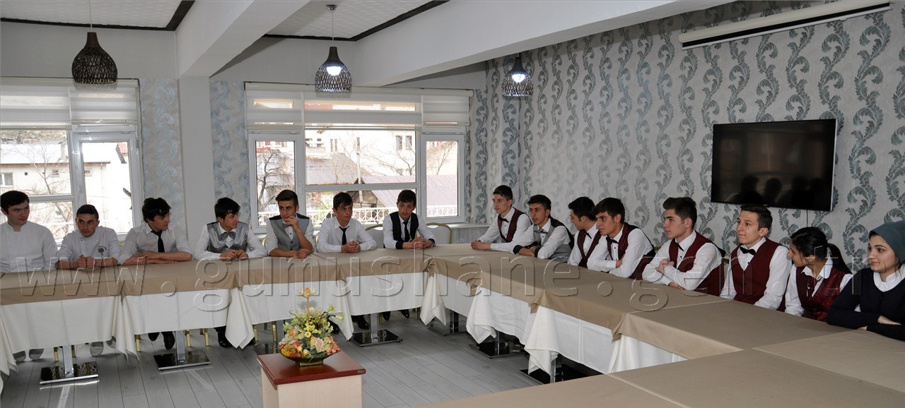 Vali Yavuz Geleceğin Turizmcileriyle Buluştu 3