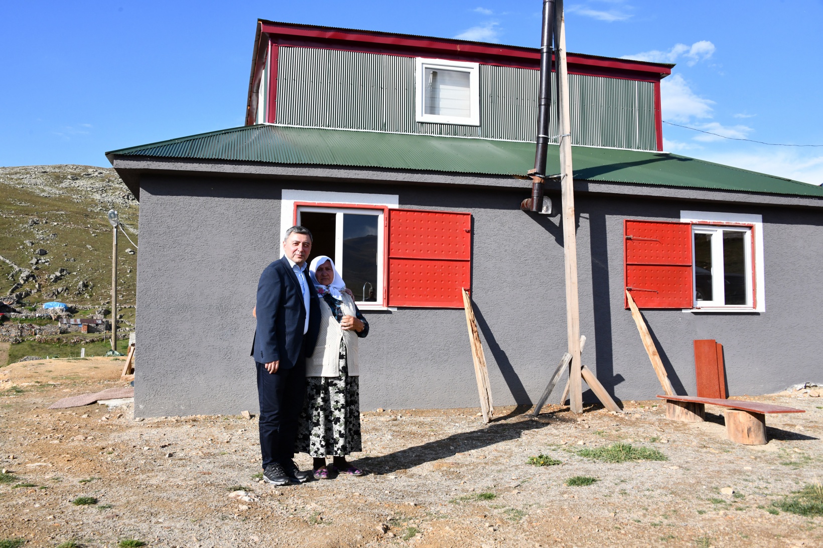 Vali Tanrısever’den 80 yaşındaki şehit annesine yaylada moral ziyareti 14