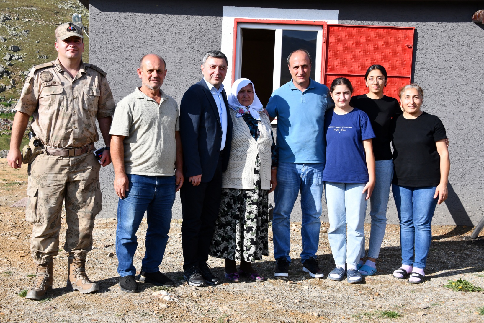 Vali Tanrısever’den 80 yaşındaki şehit annesine yaylada moral ziyareti 11
