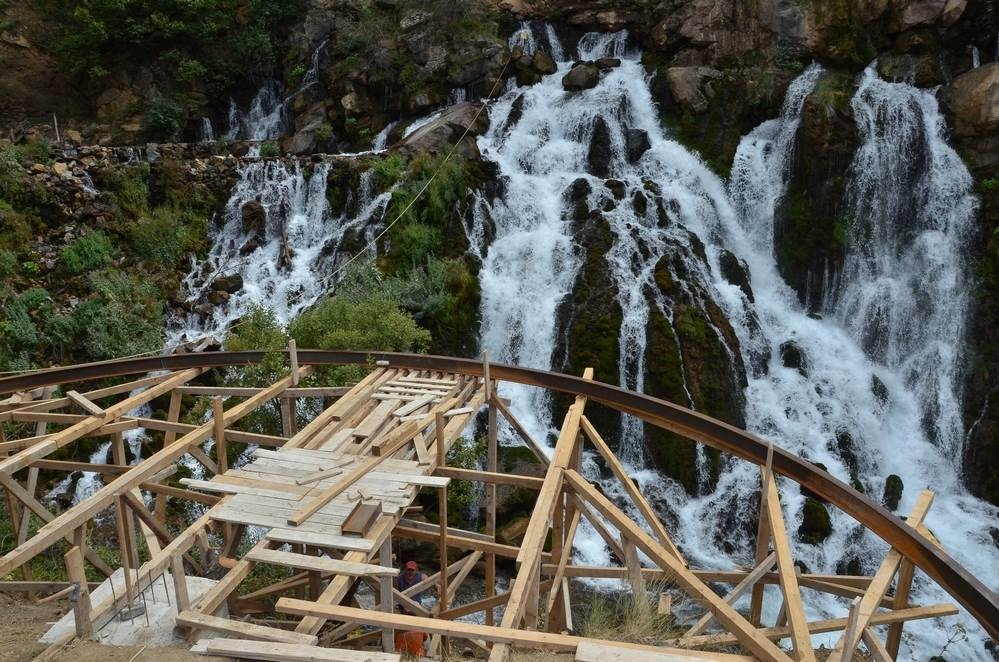 Vali Memiş Şiran köyleri ve Tomara Şelalesinde incelemelerde bulundu 2