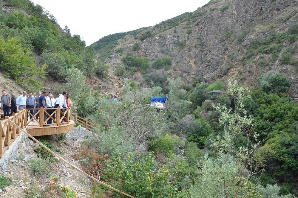 Vali Memiş Şiran köyleri ve Tomara Şelalesinde incelemelerde bulundu 14