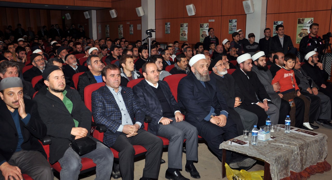 Gümüşhane’de Müslüman Kimliği Konulu Konferans Düzenlendi 6