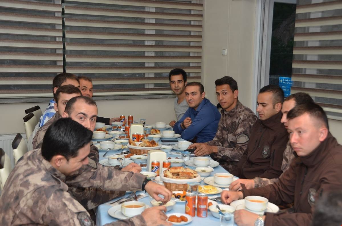 'Adeta iğneyle kuyu kazıyoruz ama bu mücadeleyi sonuna kadar sürdüreceğiz' 4