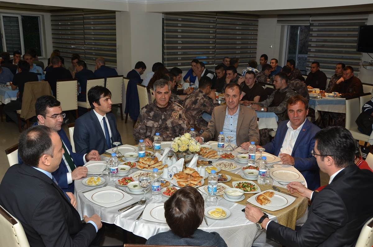 'Adeta iğneyle kuyu kazıyoruz ama bu mücadeleyi sonuna kadar sürdüreceğiz' 8