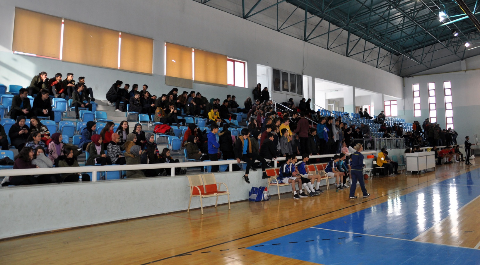 Okullar arası genç erkekler hentbol turnuvası sona erdi 7