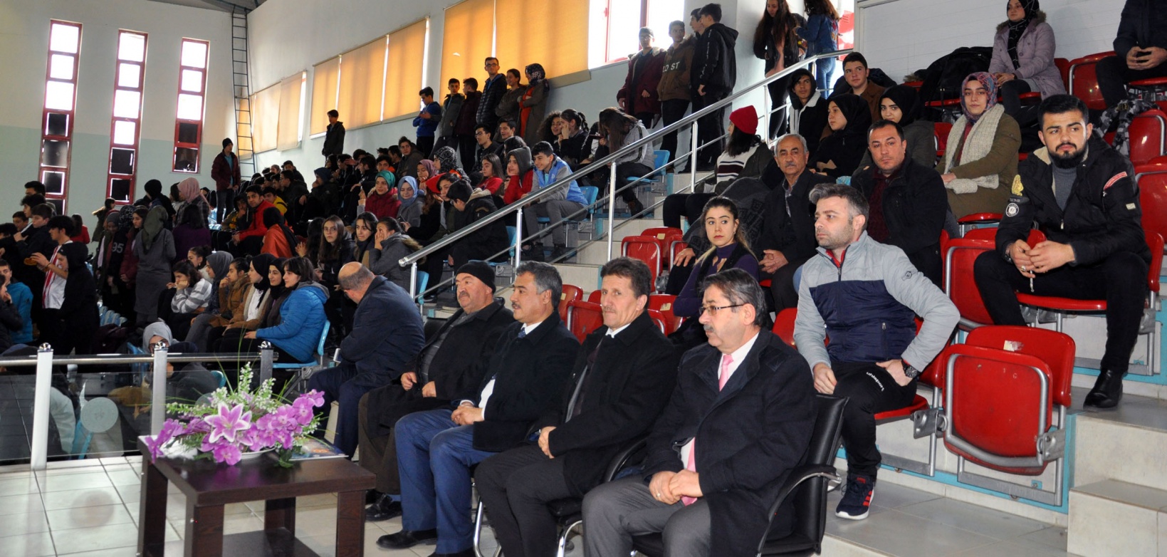 Okullar arası genç erkekler hentbol turnuvası sona erdi 10