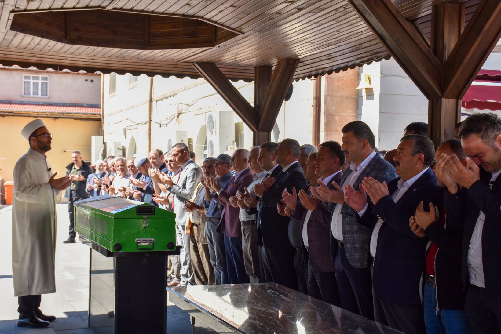 Akdoğan son yolculuğuna uğurlandı 13