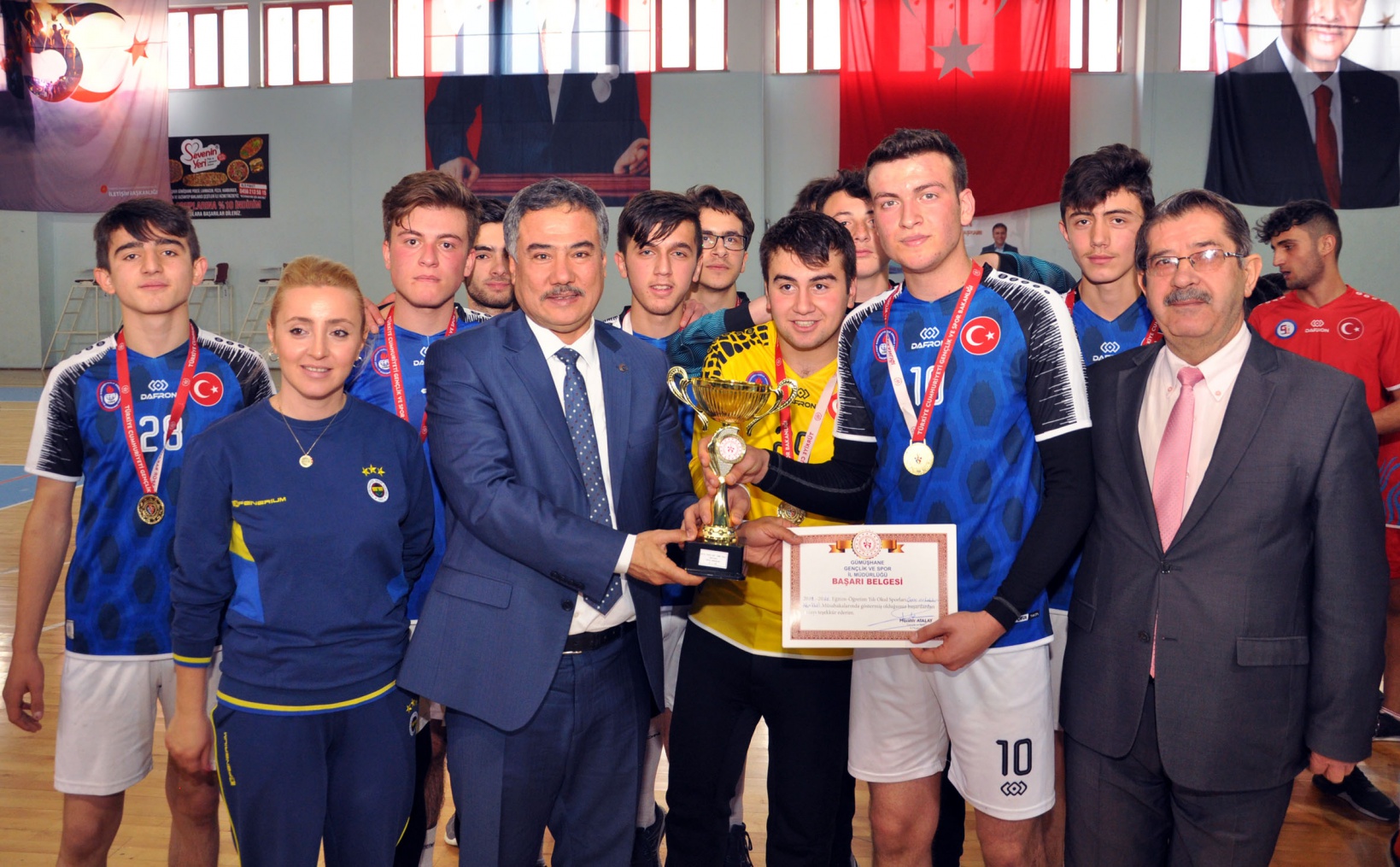 Okullar arası genç erkekler hentbol turnuvası sona erdi 3