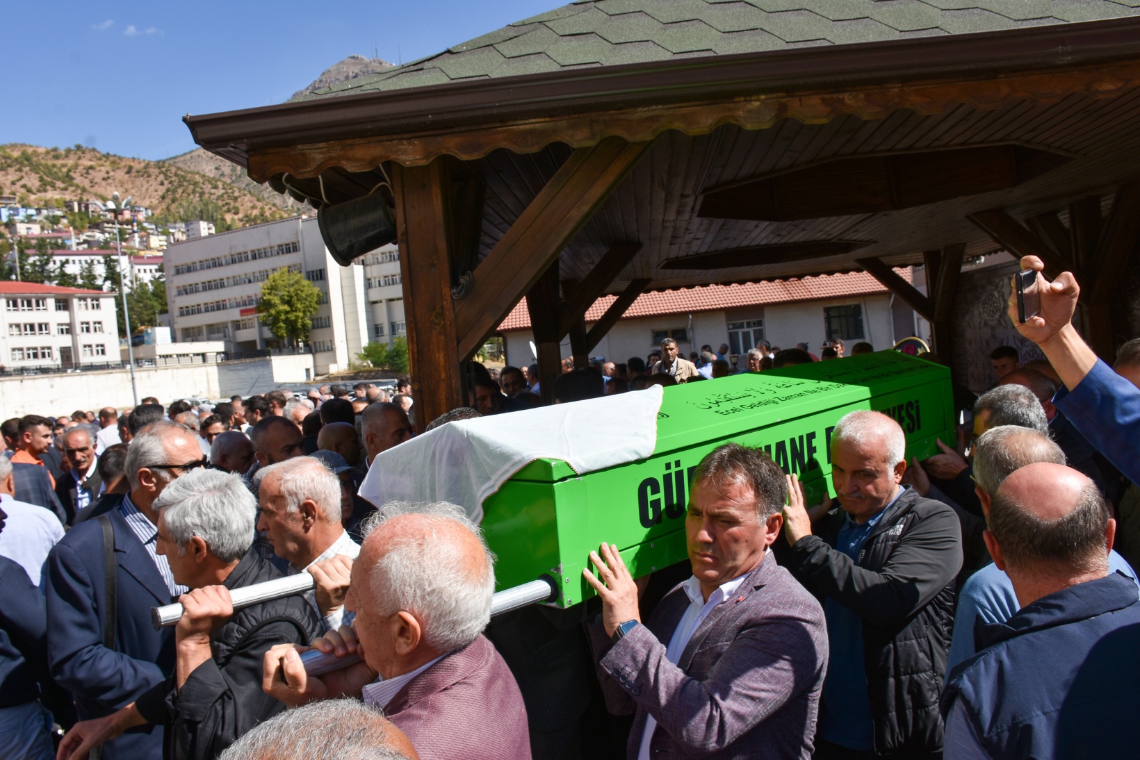 Akdoğan son yolculuğuna uğurlandı 5