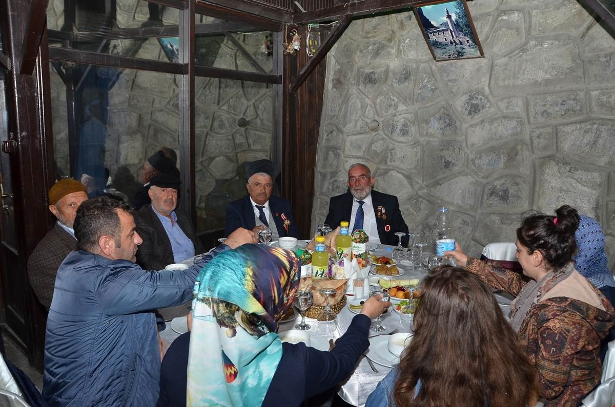 Vali Memiş iftarda şehit aileleri ve gazilerle bir araya geldi 10