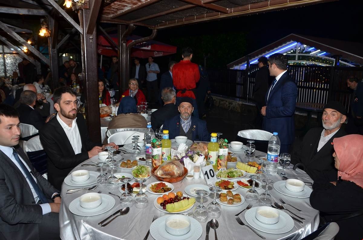Vali Memiş iftarda şehit aileleri ve gazilerle bir araya geldi 2