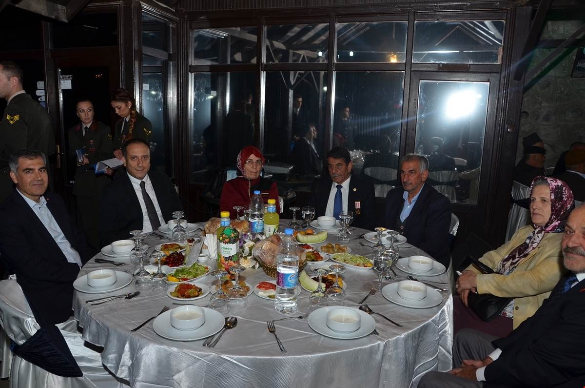 Vali Memiş iftarda şehit aileleri ve gazilerle bir araya geldi 3
