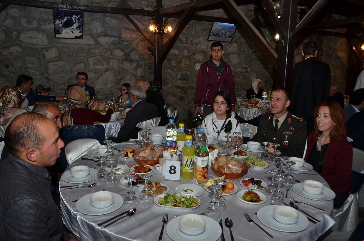 Vali Memiş iftarda şehit aileleri ve gazilerle bir araya geldi 8