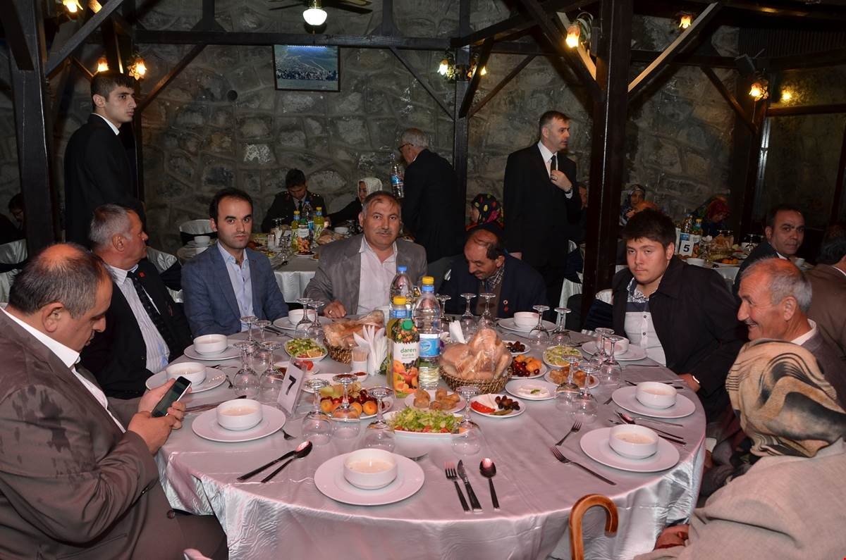 Vali Memiş iftarda şehit aileleri ve gazilerle bir araya geldi 7