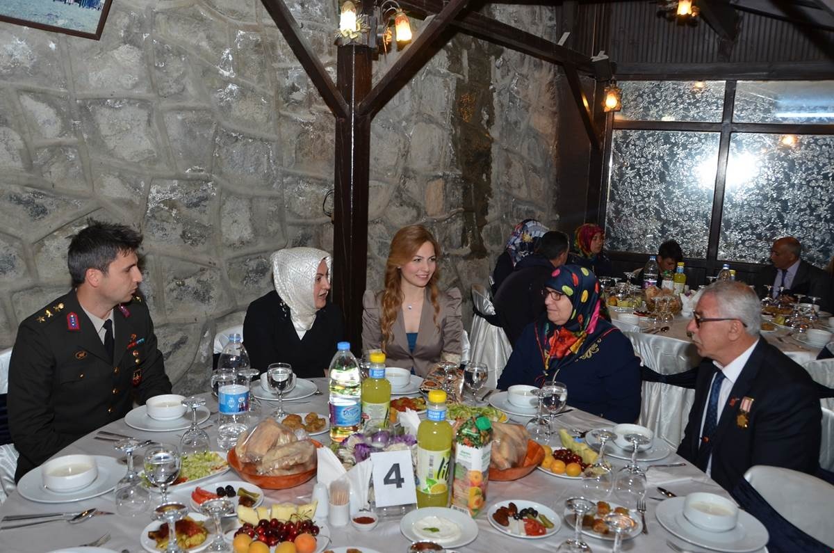 Vali Memiş iftarda şehit aileleri ve gazilerle bir araya geldi 6