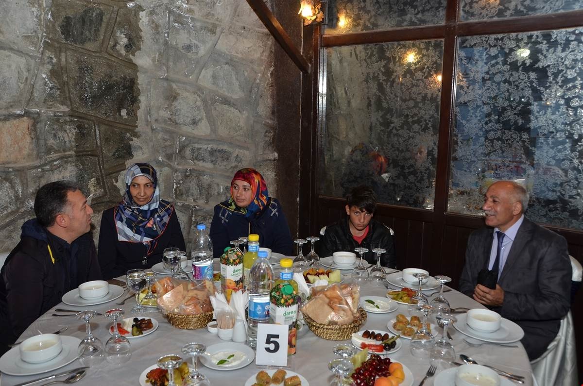 Vali Memiş iftarda şehit aileleri ve gazilerle bir araya geldi 11