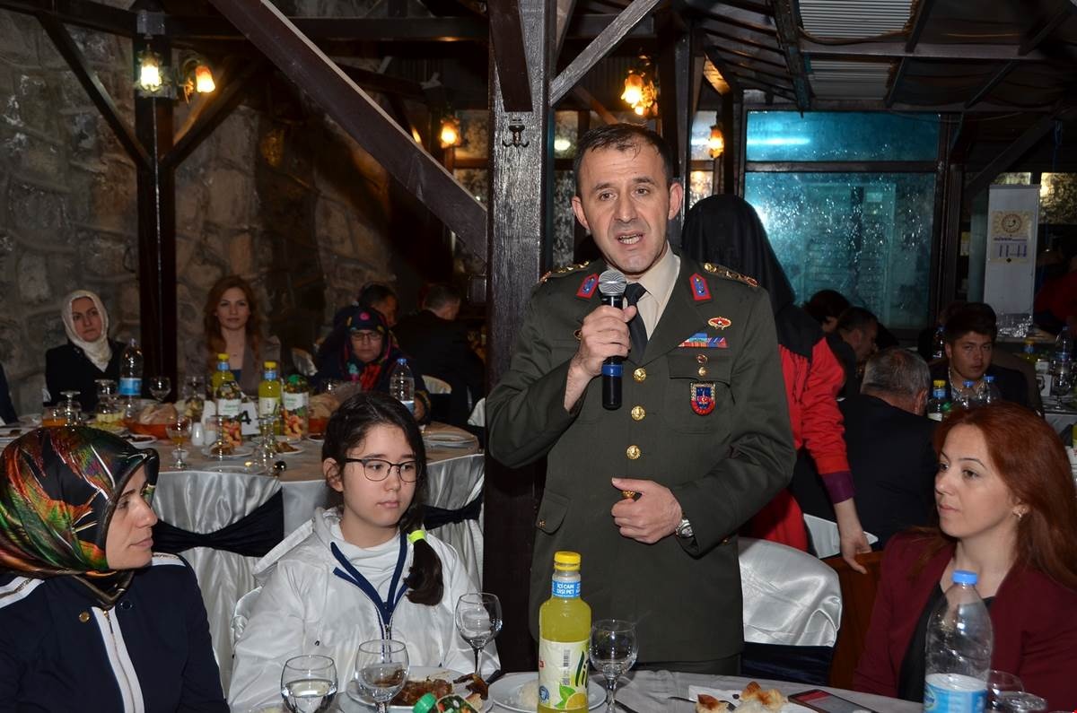 Vali Memiş iftarda şehit aileleri ve gazilerle bir araya geldi 17