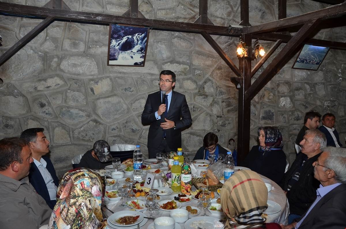 Vali Memiş iftarda şehit aileleri ve gazilerle bir araya geldi 15