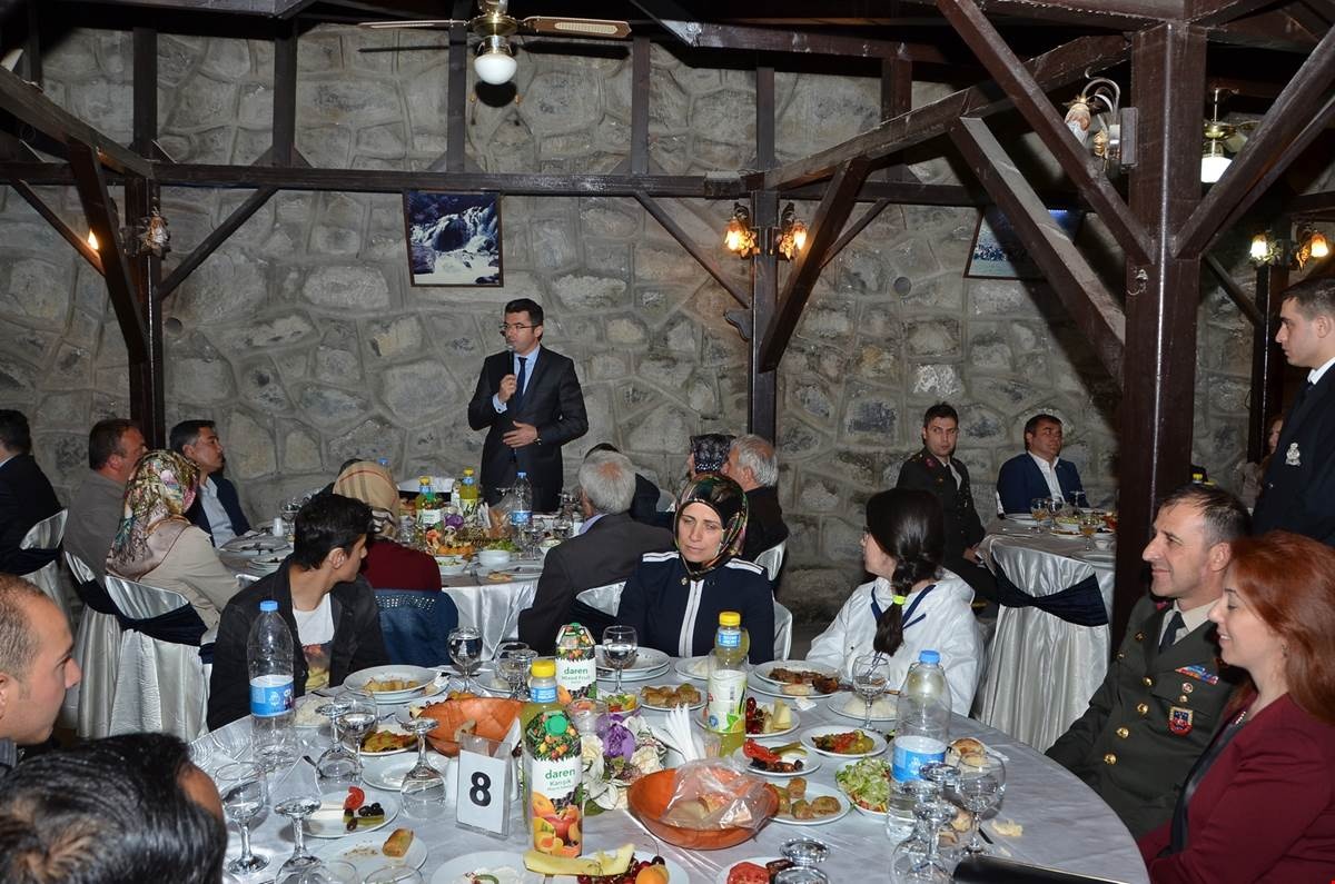Vali Memiş iftarda şehit aileleri ve gazilerle bir araya geldi 16