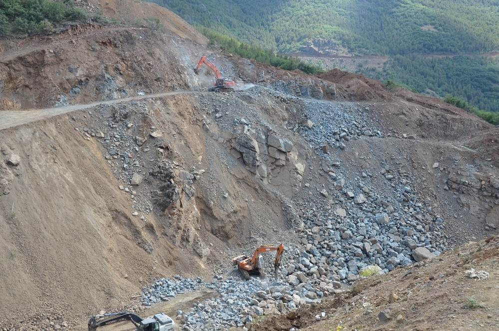 Vali ve Vekil Kelkit’te sulama barajı inşaatlarını inceledi 6