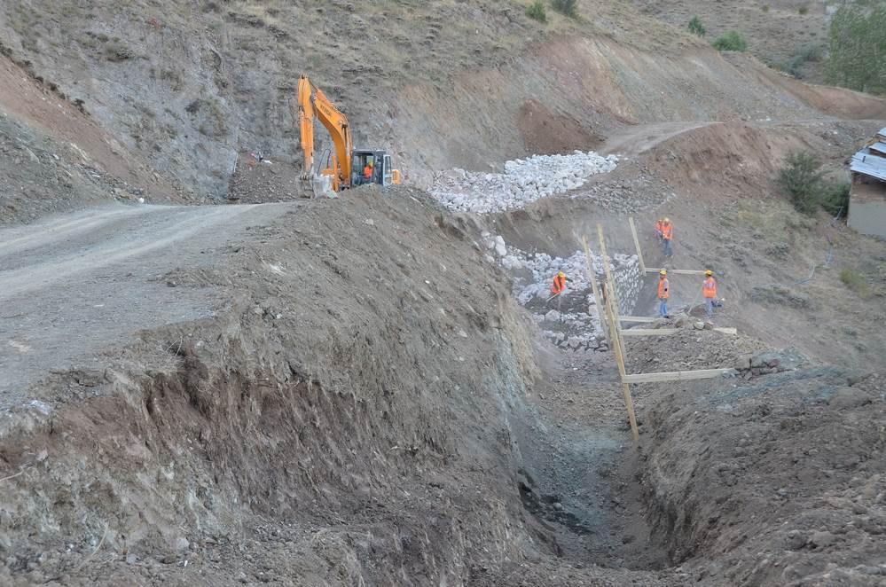 Vali ve Vekil Kelkit’te sulama barajı inşaatlarını inceledi 18