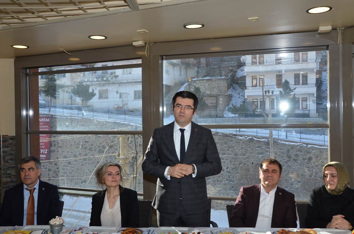 Gümüşhane protokolü sevgi ve umut evlerinde barınan çocuklarla buluştu 1