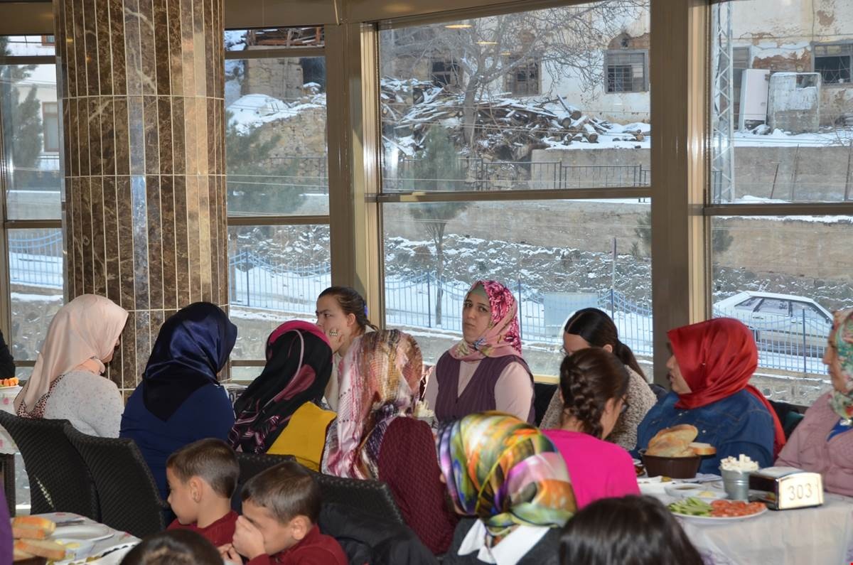 Gümüşhane protokolü sevgi ve umut evlerinde barınan çocuklarla buluştu 10