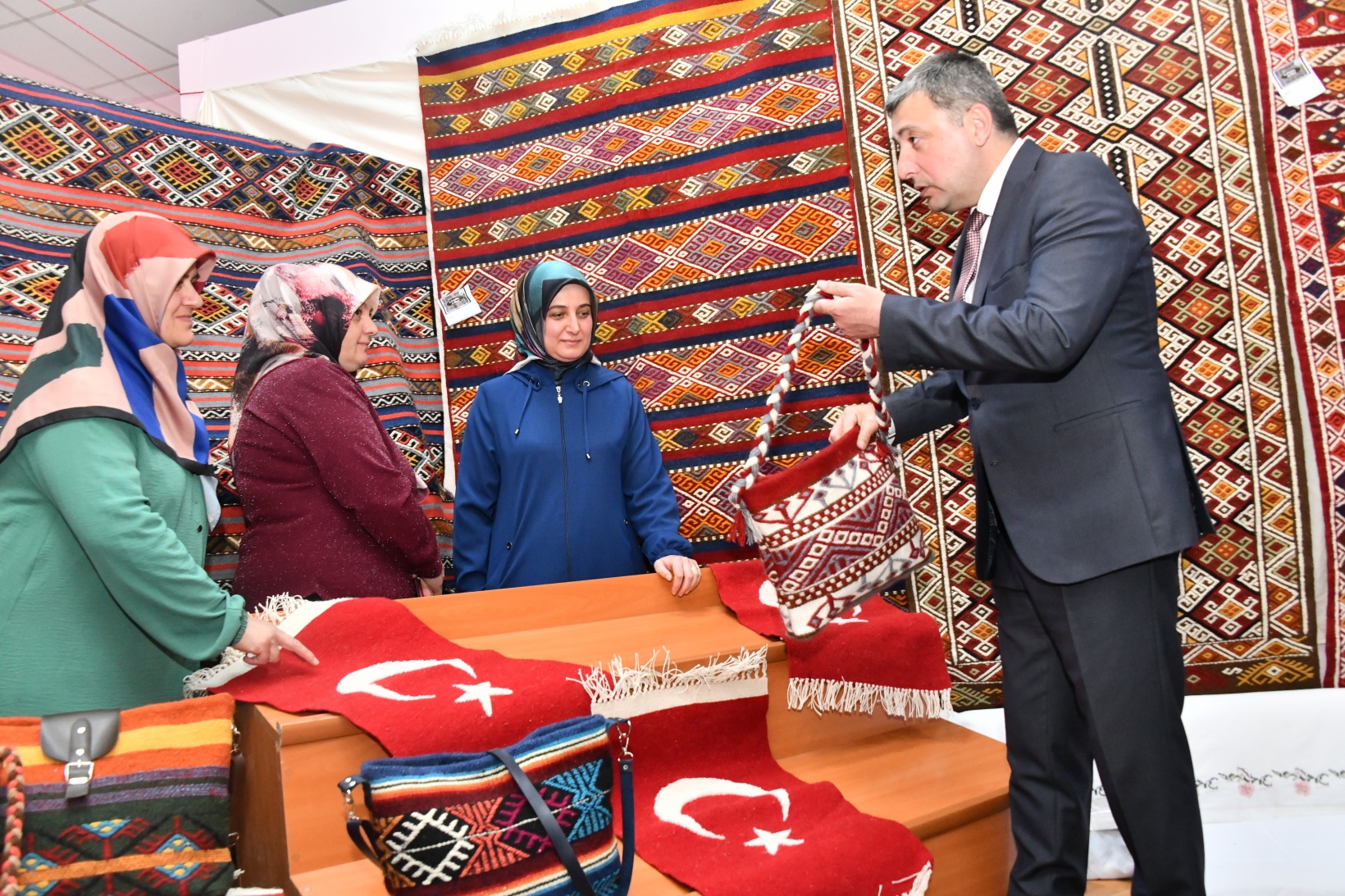 Halk Eğitimi Merkezinde bir yıllık emekler görücüye çıktı 28