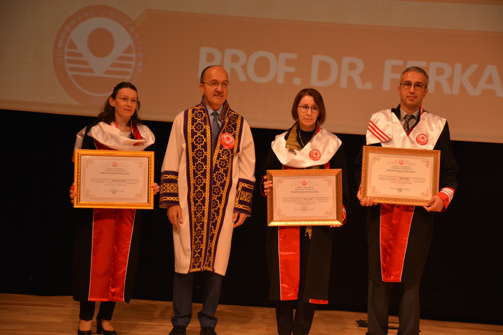 GÜ’de Akademik Cübbe Giyme ve Belge Takdim Töreni gerçekleştirildi 20