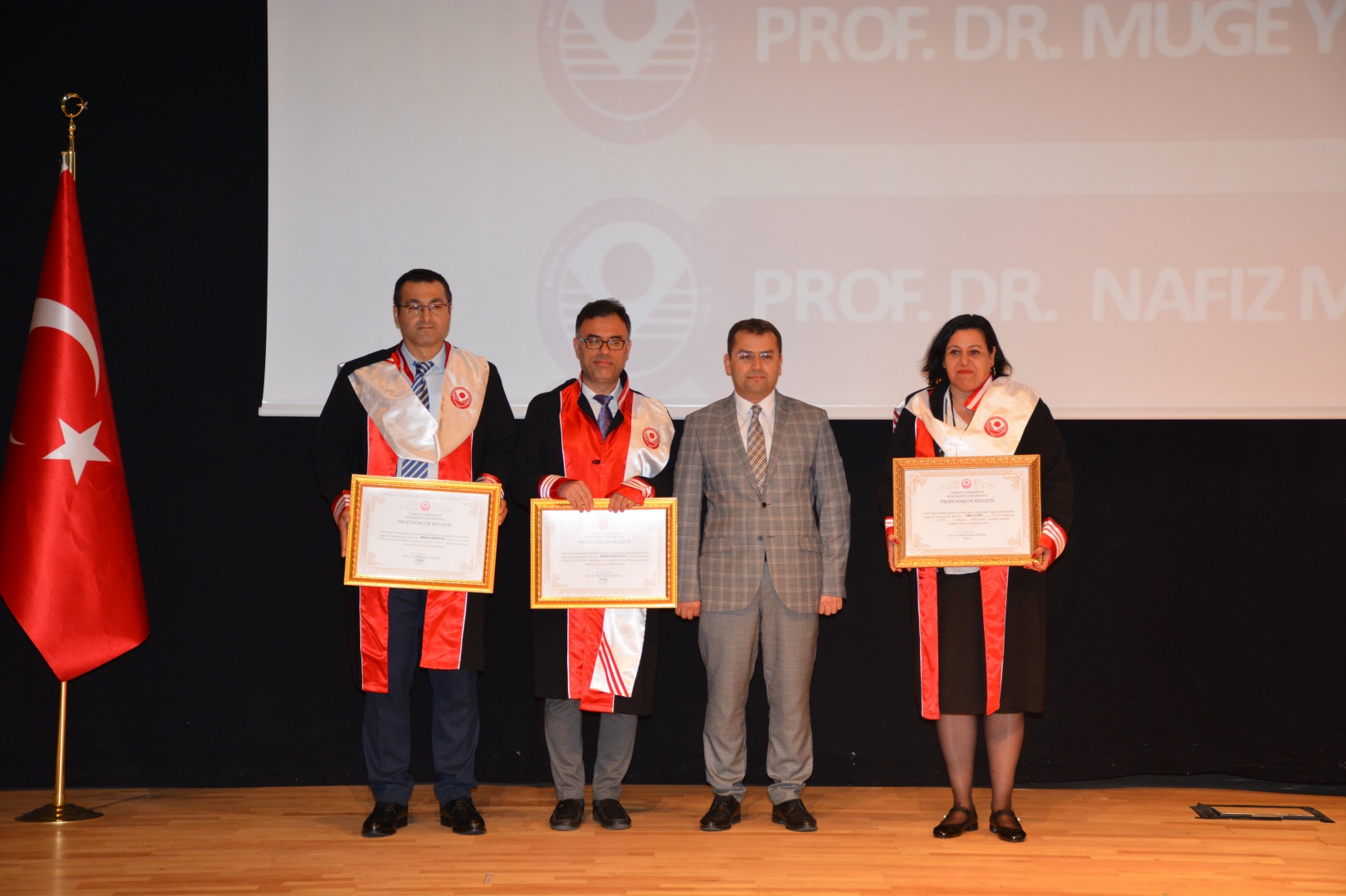 GÜ’de Akademik Cübbe Giyme ve Belge Takdim Töreni gerçekleştirildi 15