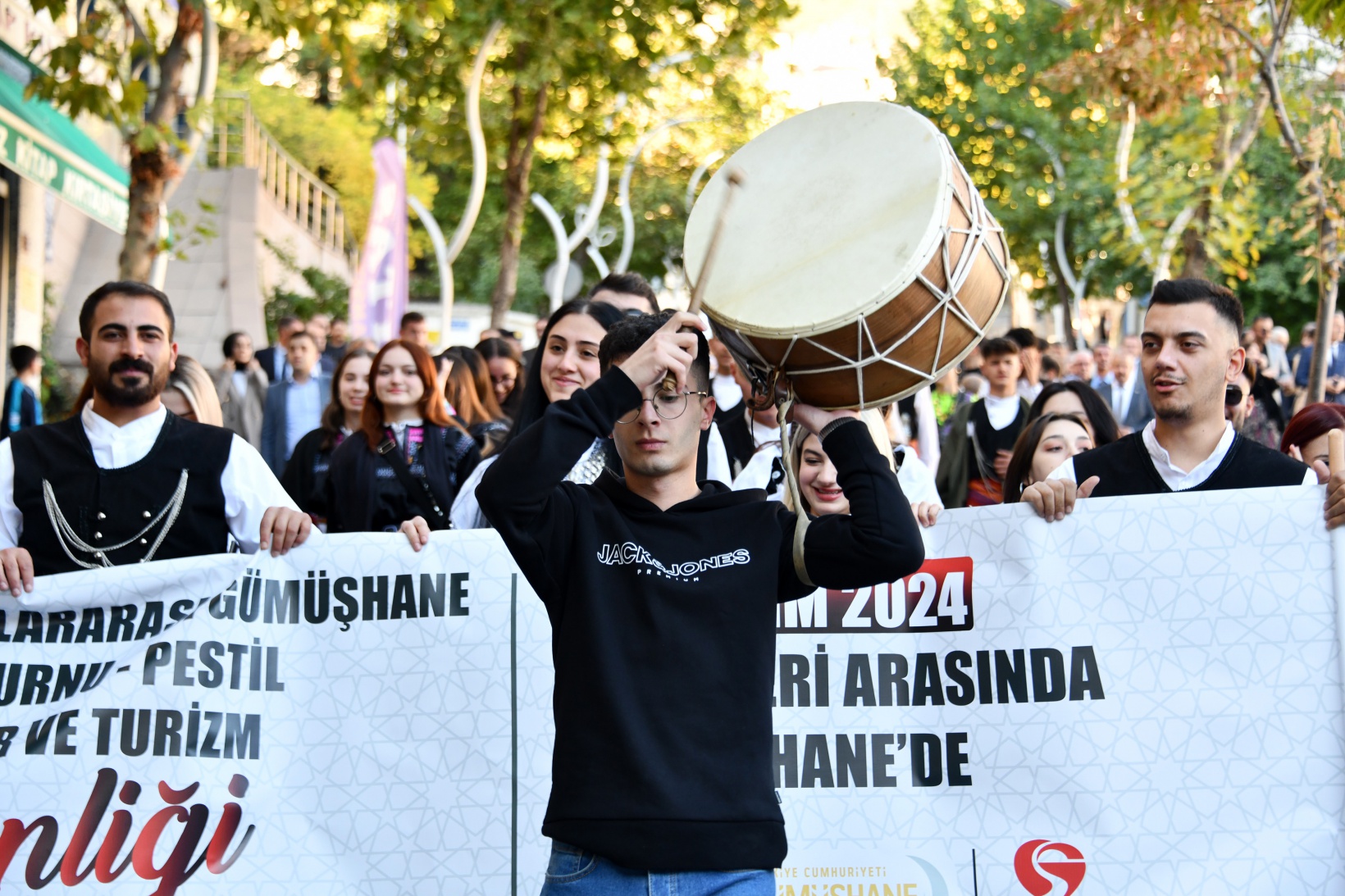 Gümüşhane'de 27. Kuşburnu Festivali başladı   10